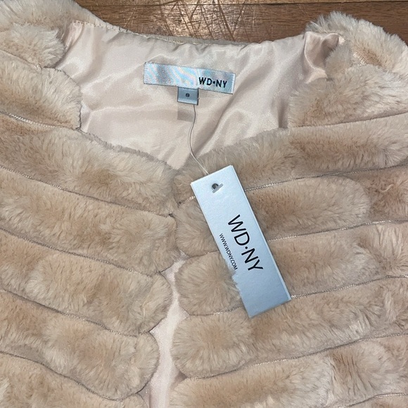 NWT Faux Fur Shrug - Picture 5 of 8
